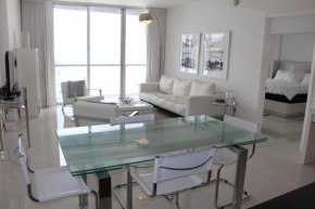 Luxury 45th Floor Suite at Icon